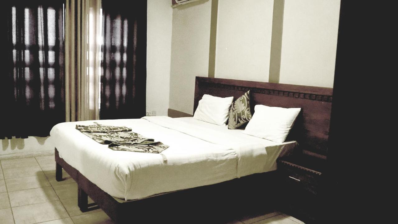 Al Fawanes Hotel Apartments Ammán Kültér fotó