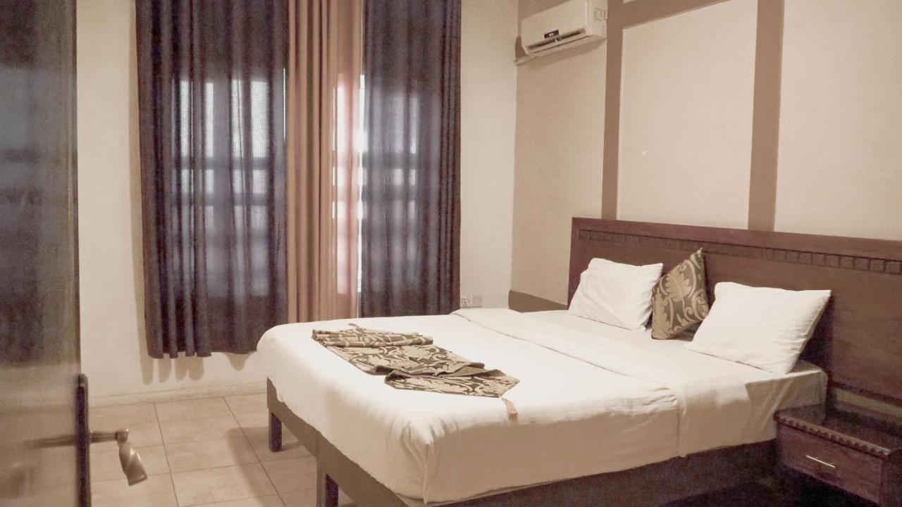 Al Fawanes Hotel Apartments Ammán Kültér fotó