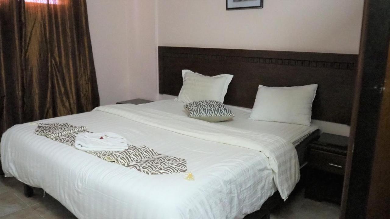 Al Fawanes Hotel Apartments Ammán Kültér fotó