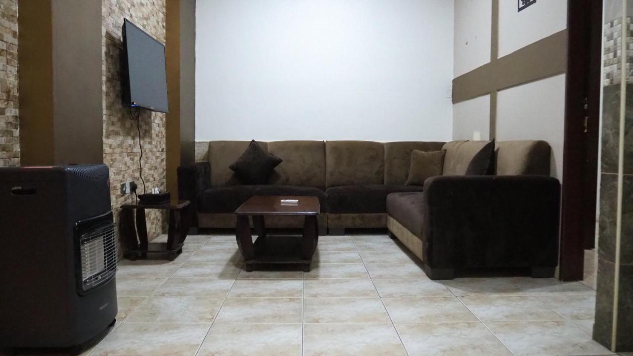 Al Fawanes Hotel Apartments Ammán Kültér fotó