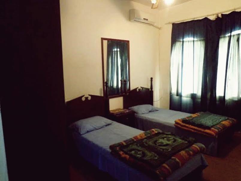 Al Fawanes Hotel Apartments Ammán Kültér fotó
